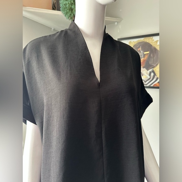 Black Boxy Sleeveless Blouse with Mandarin Collar - Picture 4 of 5